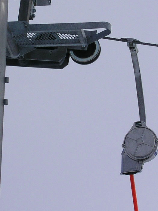 Klon aus Borer BSG 77 und Doppelmayr-Gehänge - Skilift Brenggen, Lenk (Februar 2006) - [url=http://www.jacomet.ch/themen/skilift/album/thumbnails.php?album=131]mehr Bilder dieses Tages hier[/url]
