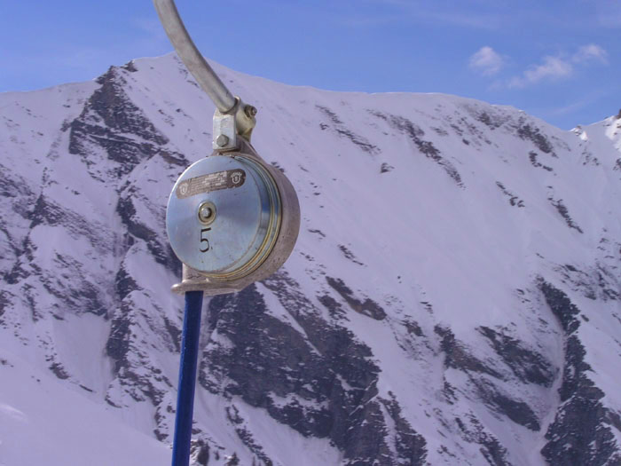 Skilift Tanzboden, Sillerenbühl, Adelboden (Februar 2006) - [url=http://www.jacomet.ch/themen/skilift/album/thumbnails.php?album=131]mehr Bilder dieses Tages hier[/url]
