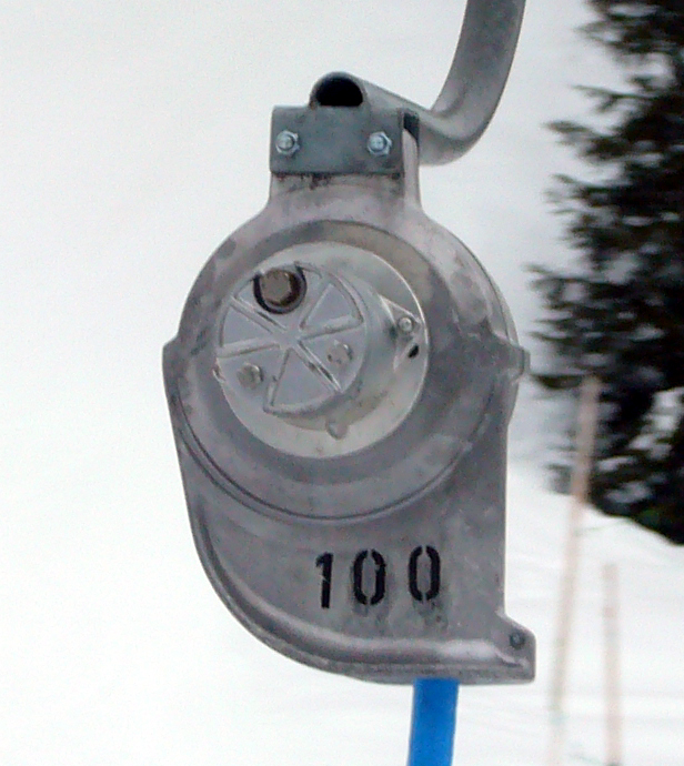 Interessanter Klon: Von-Roll-Habegger-Gehänge "Hydroll" mit Borer-Hydro-Aufsatz, Skilift Tschuggen, Grindelwald, Saisons 2006-2008
