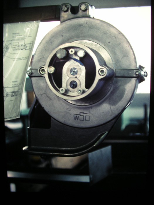 SL-HX, Demo-Modell in der WSO-Fabrik (1985). PDF-Downloads zu WSO: [url=http://www.jacomet.ch/themen/skilift/download/wso-gehaenge-prospekt.pdf]Gehängeprospekt (ca. 1979), 1.8 MB[/url] / [url=http://www.jacomet.ch/themen/skilift/download/wso-1974-gehaenge-flyer.pdf]Skilift-Flyer (ca. 1974)[/url], 602 KB / [url=http://www.jacomet.ch/themen/skilift/download/wso-lift-flyer.pdf]Skilift-Flyer (ca. 1979)[/url], 425 KB / [url=http://www.alpinforum.com/forum/viewtopic.php?t=5899]noch mehr Material hier[/url]
