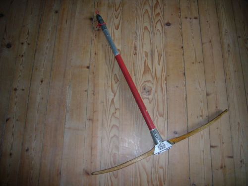 Selten viel rotes Plastik und Holzsitz, eine Seltenheit... Geschenk von [url=http://www.seilbahn-nostalgie.ch]Claude Gentil[/url] aus dem Engadin
