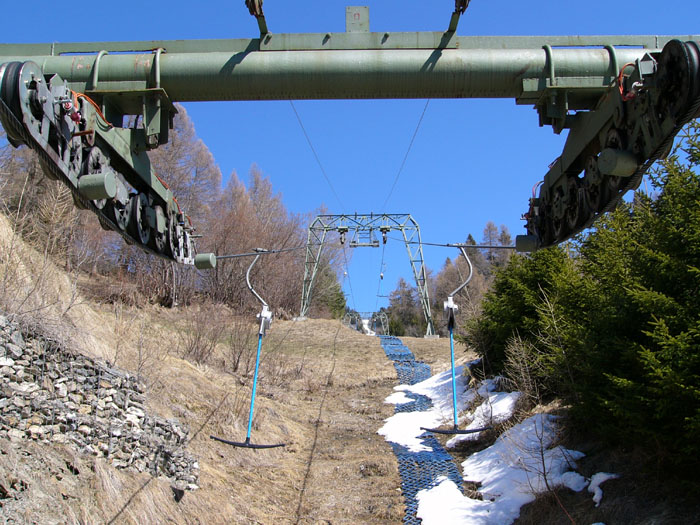 Ski- und Sessellift Feldis-Mutta, April 2004 (Claude Gentil)
