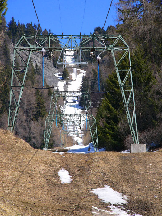 Ski- und Sessellift Feldis-Mutta, April 2004 (Claude Gentil)
