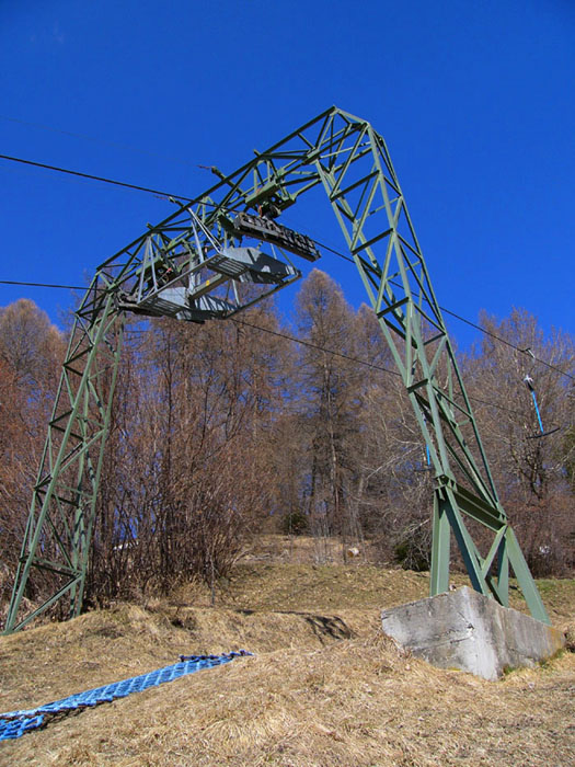 Ski- und Sessellift Feldis-Mutta, April 2004 (Claude Gentil)
