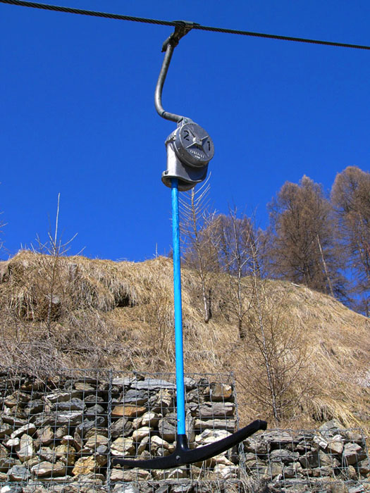 Habegger HA75 am Ski- und Sessellift Feldis-Mutta, April 2004 (Claude Gentil)
