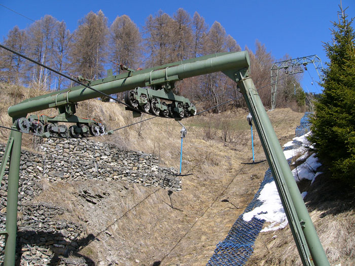 Ski- und Sessellift Feldis-Mutta, April 2004 (Claude Gentil)
