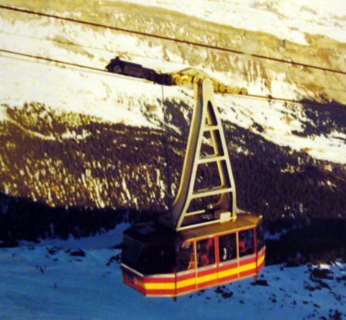Crap Sogn Gion, 1975; damals laut Skiticket die "grösste Luftseilbahn der Alpen" - Archiv Familie Engel
