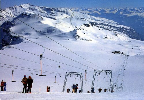 Postkarte 7551 (Geiger, Flims-Waldhaus) "Sommer-Skigebiet <Vorab 3000>, Crap Sogn Gion / Graubünden, gegen die Ringelspitz und den Flimserstein", ca. 1978 (gestempelt 23.6.1979), Archiv J. Schuler
