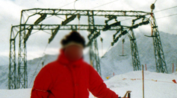 Piz Cartas, WSO-Masten teils mit Garaventa-Rollenbatterien, Januar 1988 (Detail aus dem vorherigen Bild)
