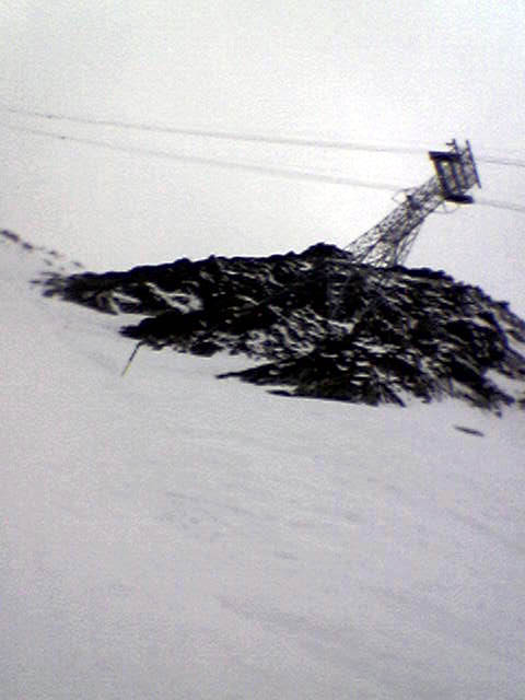 25. März 2005, Stütze der Gemsstockbahn
