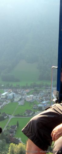 So fährt es sich angenehmer bei der Hitze... aber nicht zur Nachahmung empfohlen!
