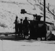 Talstation des Skiliftes - deutet darauf hin, dass dies ein]Stemag-Pendel-Skilift war, vertrieben von der Zürcher Firma "Skima" unter dem Namen "Trainer". Siehe auch [url=http://www.jacomet.ch/themen/skilift/album/displayimage.php?pos=-6165]auf diesem Bild[/url] (und auf den weiteren) bzw. [url=http://www.jacomet.ch/themen/skilift/album/thumbnails.php?album=153]in dieser Galerie[/url] und [url=http://skilift-info.de/skilift_Stemagb_lPendellift.html]auch hier[/url].
