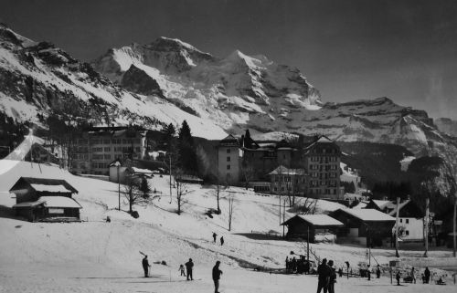 Postkarte von Wengen, ca. 1950er-Jahre, mit Skilift Figeller
