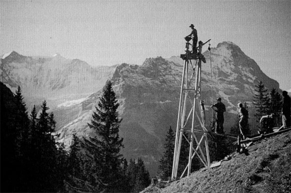 Bau der 2. Sektion der VR101-Sesselbahn Grindelwald-First, September 1946 (Gedenkschrift "Firstbahn - die ersten 25 Jahre", Albert Boss, 1992)
