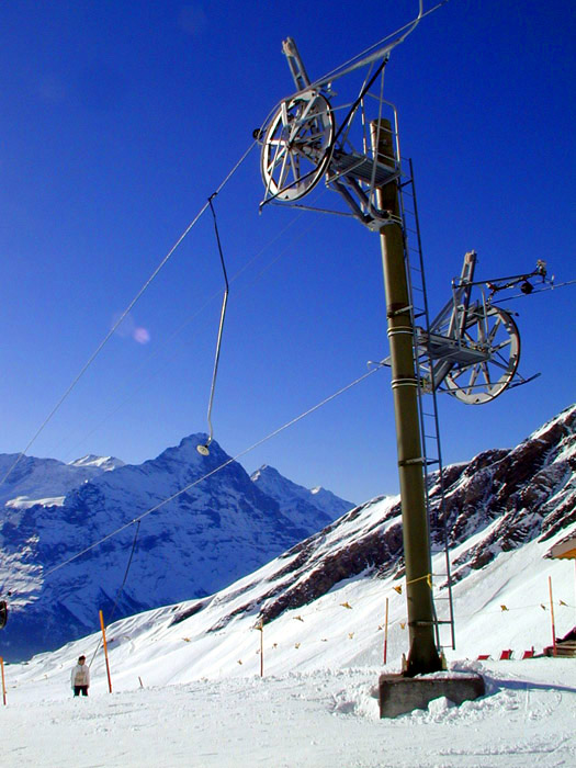 Poma-Skilift Schilt, Februar 2001 - man beachte den [url=http://www.danielbernet.ch/4_schilt.htm]Super-8-Film von Cinetourist[/url]!
