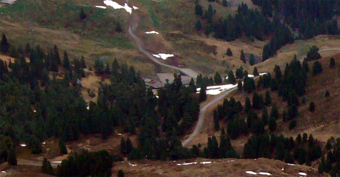 Noch keine Spur vom Neubau des Sesselliftes Honegg, und der Skilift steht auch noch. - Im Oktober sah es anders aus... [url=http://www.jacomet.ch/themen/skilift/album/thumbnails.php?album=179]Bilder der neuen Sesselbahn in diesem Album[/url]!
