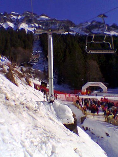 Leitner-Sesselbahn Innerwengen, Januar 2006, während des Lauberhorn-Slaloms
