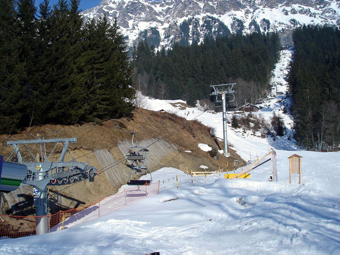 März 2006
