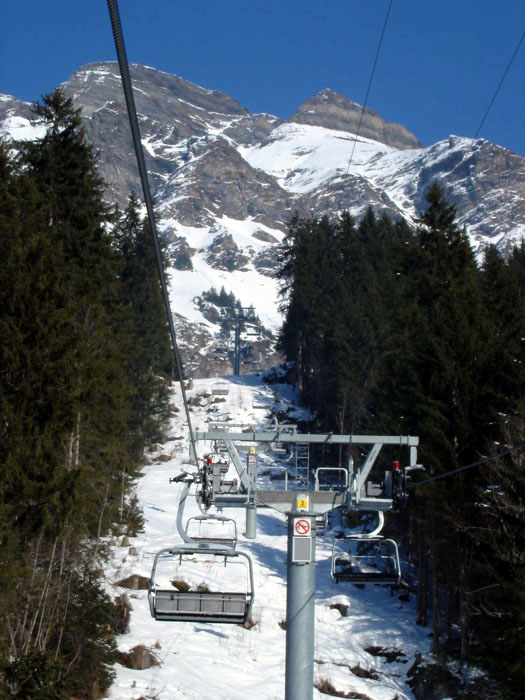März 2006
