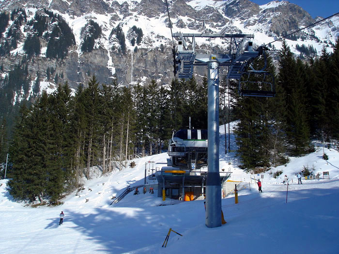 März 2006
