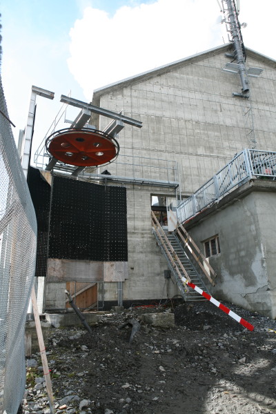 Bau des Sesselliftes Riggli-Birg (30.9.2006), alte Skilift-Bergstation
