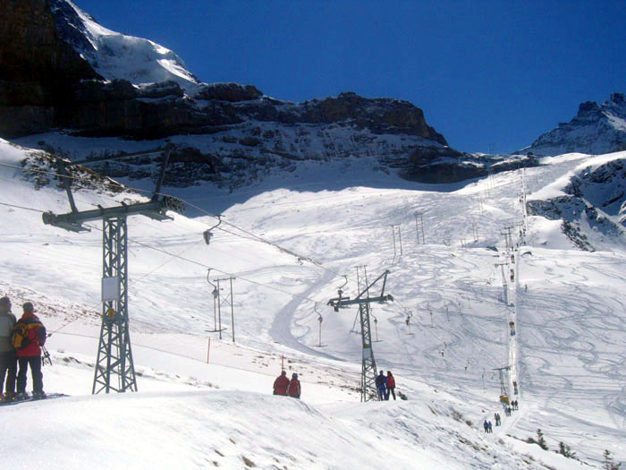 April 2006
