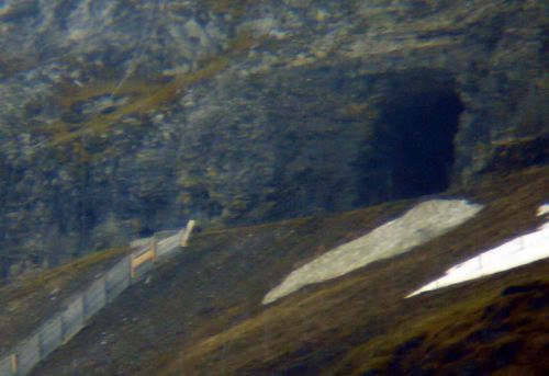 Der Lift ist abgerissen... Feldstecherfoto von der Kleinen Scheidegg am Pfingstsonntag, 31. Mai 2009
