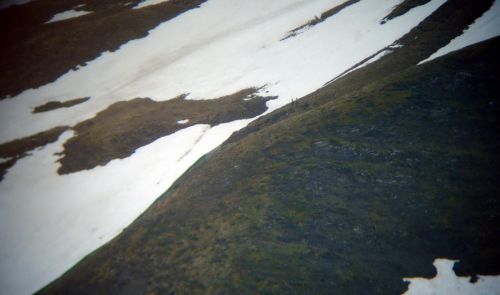 Ehemalige Strecke; Stummel eines entfernten Strommasten (die Stromleitung vom Eigergletscher her wurde ebenfalls abgerissen)
