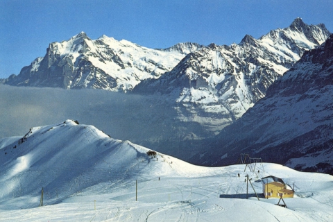 Tschuggen-Skilift ganz neu, vermutlich Ende 1960er-Jahre (Postkarte, Archiv Jakob Schuler) - Eine chronologische Liste aller je erbauten Habegger-Skilifte [url=http://jacomet.ch/themen/skilift/download/habegger-skilift-liste.pdf]ist hier downloadbar (PDF, 450 KB)[/url] - Quelle: Habegger / Archiv Luzi Hitz
