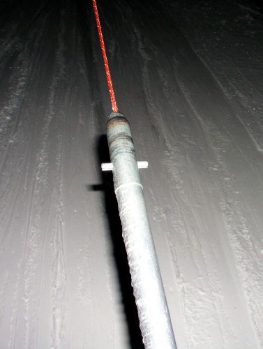 Nach einem Regentag und Kälteeinbruch waren die Bügel mit einer Eisschicht bedeckt
