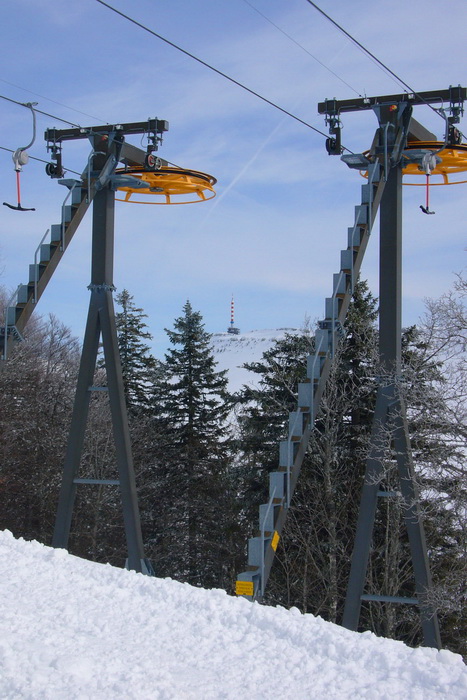 Blick von der Endstation zum Chasseralgipfel - bis Mitte der 1990er-Jahre gab es da rauf eine 3km lange Sesselbahn von Nods aus!
