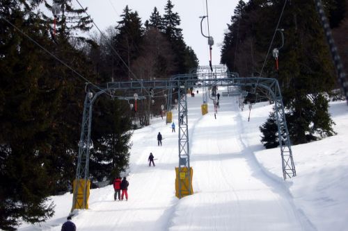 1998 erhielt der Lift neue Rollenbatterien aus Goldau, neue LST-Gehänge (steht allerdings auch Garaventa drauf) sowie neue Schlussmasten

