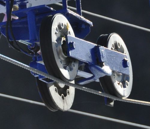 Die Talstation wurde kürzlich blau gestrichen, bis ca. 2008 war sie grün
