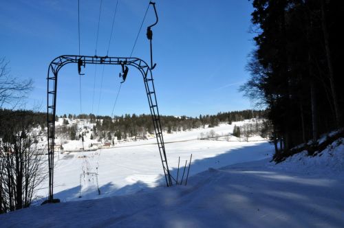 Sommerfotos der Anlagen hier in der Gegend gibts [url=http://www.bergbahnen.org/forum/viewtopic.php?t=12]hier[/url] 
