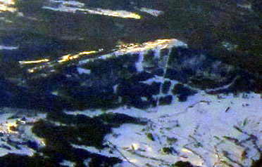 Zoom auf den Dent de Vaulion aus dem Easyjet-Flug BSL-NCE, 8.12.2011
