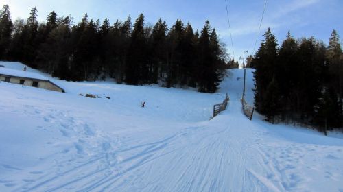 Video des Skiliftes und der Pisten [url=http://www.youtube.com/watch?v=In27r7grLxs]hier[/url]
