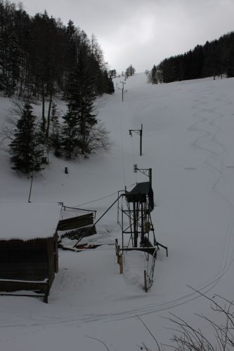 Téléski La Golatte, Tavannes - mehr zur Anlage [url=http://www.seilbahninventar.ch/objekt.php?objid=41840&lang=de]hier[/url] und [url=http://www.stahlseil.ch/gallery/main.php?g2_itemId=170138]hier[/url] - Video [url=https://www.youtube.com/watch?v=XFcvxtEGibE]hier[/url] 
