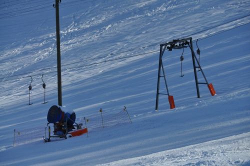 Schneekanone neuer Datums - es hat auch welche aus den 1960ern... hier wurde das erste Mal in der Schweiz künstlich beschneit!
