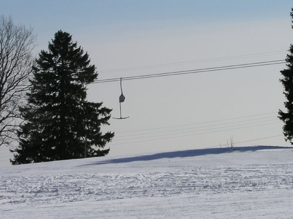 Orvin, März 2005 ([url=http://www.jacomet.ch/themen/skilift/album/thumbnails.php?album=241]Bilder vom Februar 2010 hier[/url])

