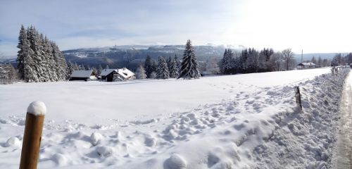 Blick rüber zum Skigebiet Les Bugnenets-Savagnières
