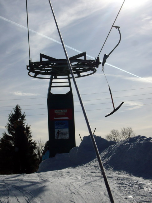 Die Bergstation: Totpunktausstieg, welch eine Wonne! Hatte ich das letzte Mal beim Skilift Surrein vor >10 Jahren...

