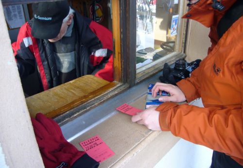Schöne alte Kartontickets (Nachmittagskarte für billige 19 Franken - toll!)
