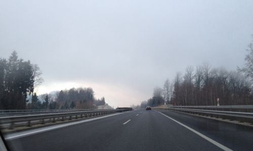 Start zu einem Skitag im Jura am 18. Januar 2012: Auf der Autobahn zwischen Bern und Lausanne
