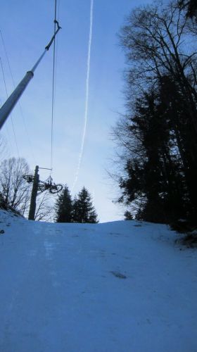 Blankes Eis an diesem Hang, der im Januar wohl nie die Sonne erblickt
