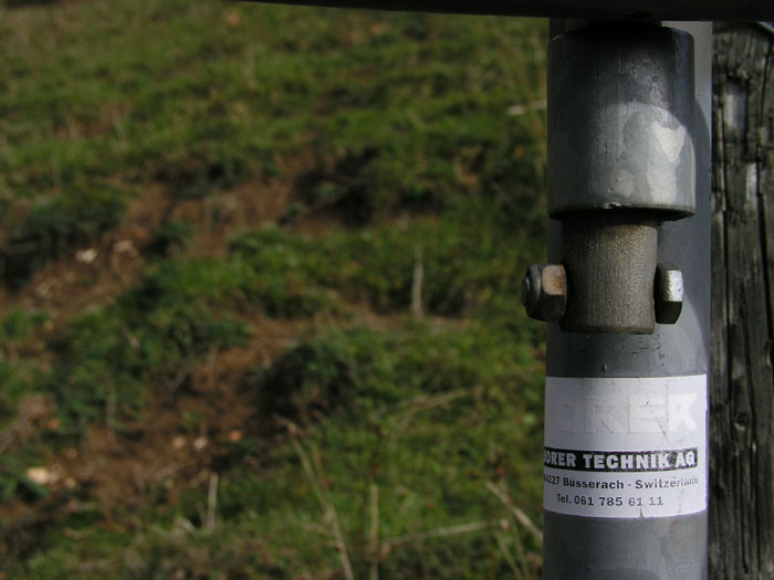 Gar nicht gewusst, dass Borer auch Fussgänger-Durchgänge auf Viehweiden macht...?
