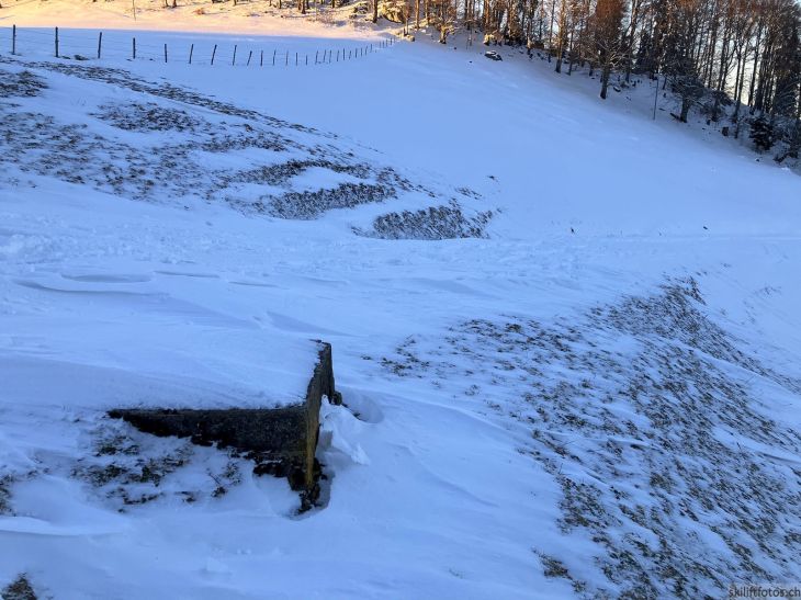 Mastensockel der letzten Stütze Ex-Skilift Vogelberg, 12. Januar 2024
