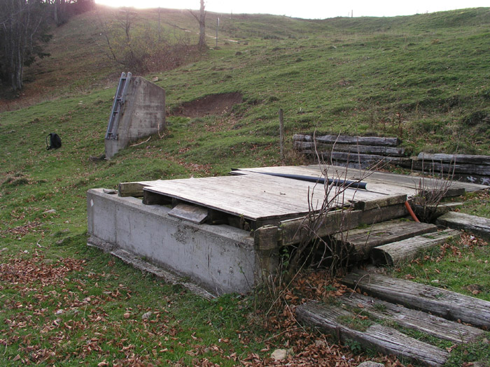 Alter Borer-Skilift, ca. 1995 abgerissen (Fotos vom noch stehenden Lift oben in der Galerie)

