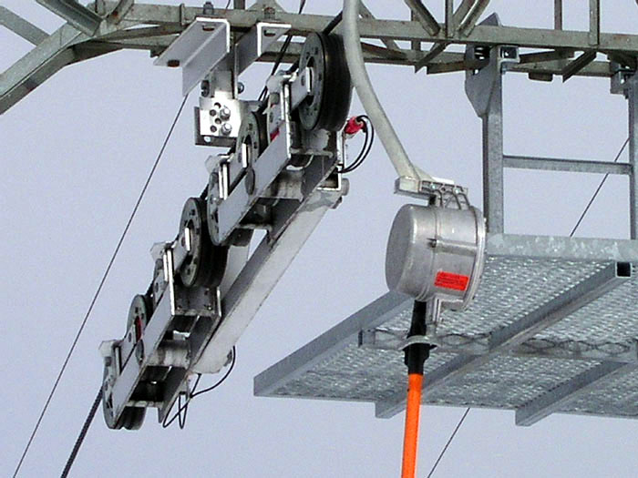 Skilift Weisse Steine-Pizolhütte (Garaventa) mit Doppelmayr-Gehängen
