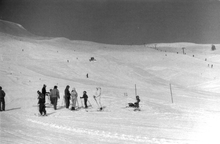 Februar 1986, erst ein Lift - [url=http://www.jacomet.ch/themen/skilift/album/displayimage.php?album=142&pos=0]ein Video mit diversen Anlagen in Scuol von 1985 ist hier zu sehen[/url] (WMV, 13 MB)

