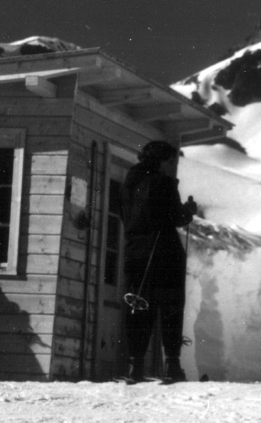 Detail aus dem vorherigen Bild: Tebru-Firmenschild am Wärterhaus?
